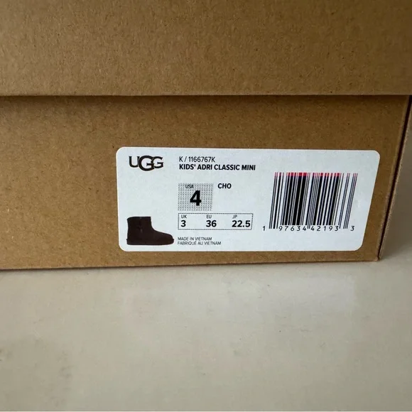 UGG Adri Classic Mini Suede Fur Lined Zip Boot. Boy. Girl. Unisex. Size: 4 - Picture 11 of 12